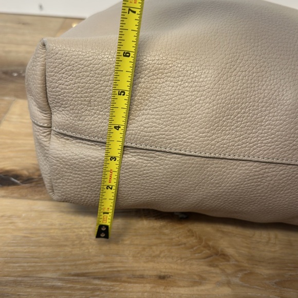 Quince taupe Italian tall cow leather tote bag - Picture 10 of 16